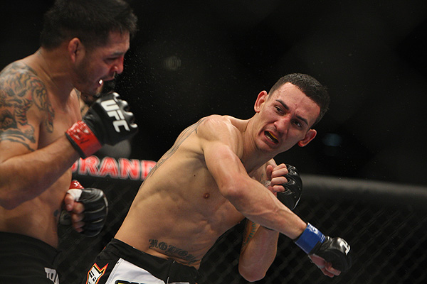 Max Holloway knocks out The Korean Zombie at UFC Fight Night