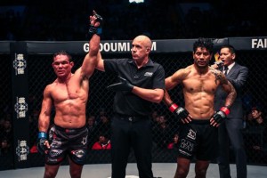 Adrian Pang (L) (Cheryl Tay/ONE FC)