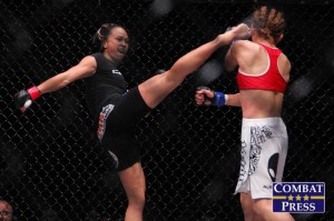 Waterson (L) delivers a kick (Jeff Vulgamore/Combat Press)