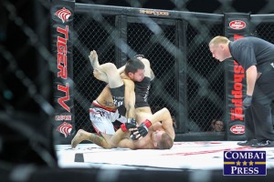 Frevola (bottom) (Matt Quiggins/Combat Press)