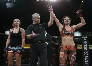 McGill (R) (Invicta FC)