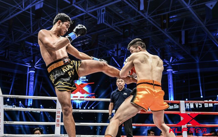 Anatoly Moiseev : Glory Kickboxing