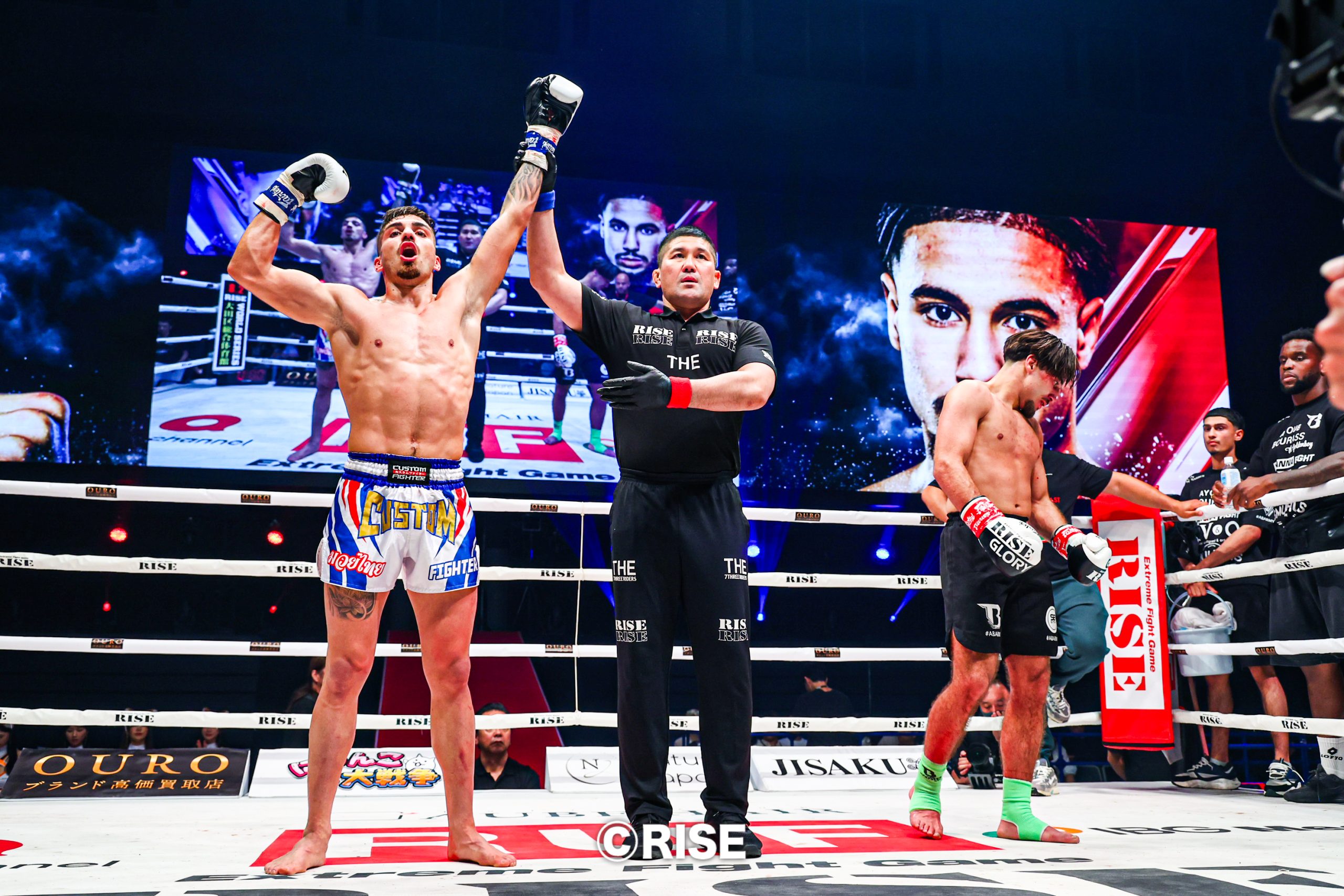 Ibanez def. Bourass at GLORY 101.