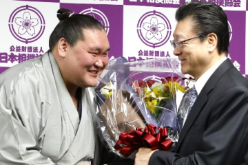 Sumo yokozuna Terunofuji and his stable master Isegahama (former yokozuna Asahifuji.