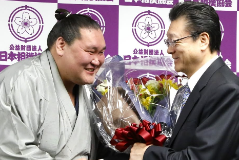 Sumo yokozuna Terunofuji and his stable master Isegahama (former yokozuna Asahifuji.